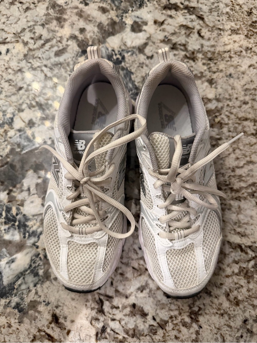 New Balance Women’s 530 Sneakers in White and Light Gray - Picture 4 of 9